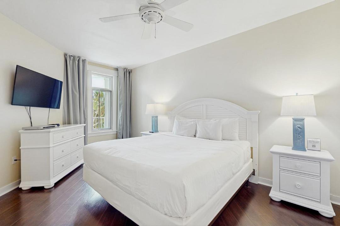 Photo of Bedroom in Baytowne Wharf