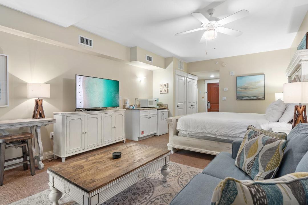 Photo of Bedroom in Baytowne Wharf