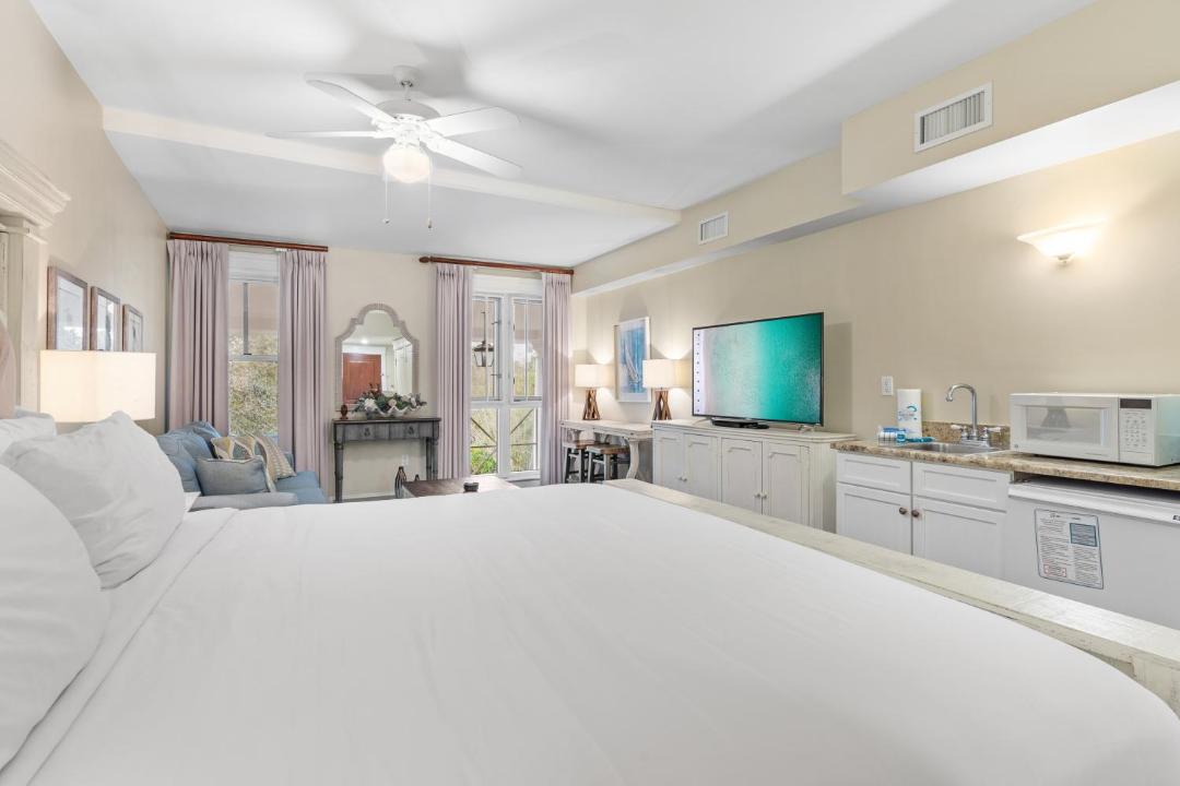 Photo of Bedroom in Baytowne Wharf
