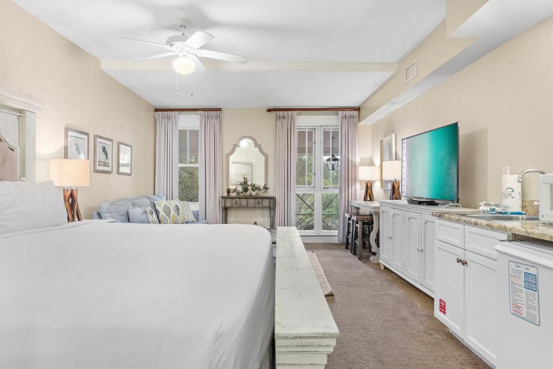 Photo of Bedroom in Baytowne Wharf