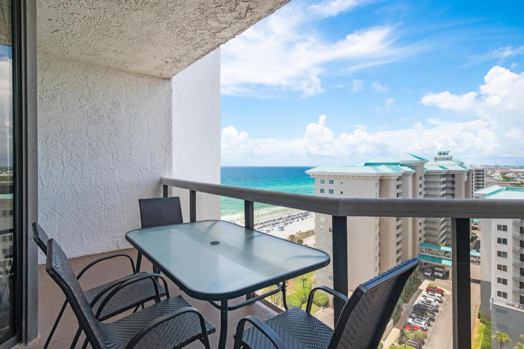 Photo of Patio Balcony in Avalon Beach Estates