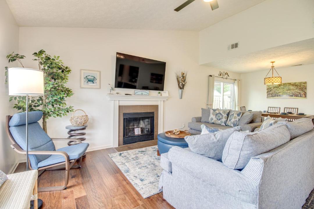 Photo of Livingroom in Whitemarsh Island