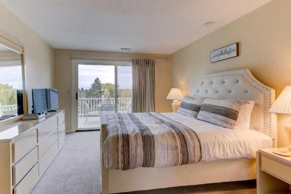 Photo of Bedroom in Acme