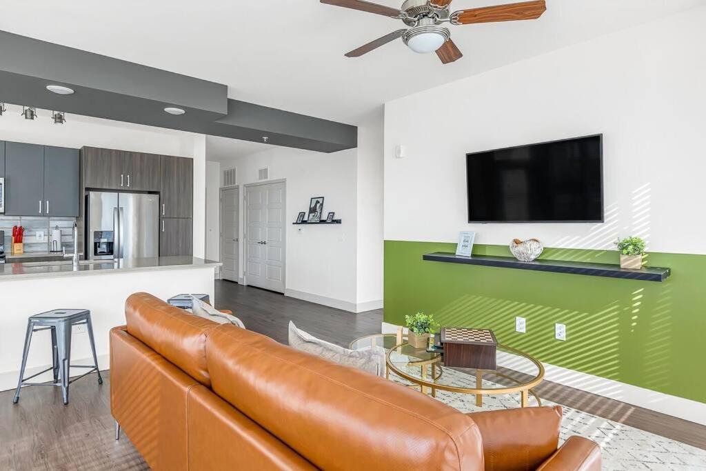 Photo of Livingroom in Oakland