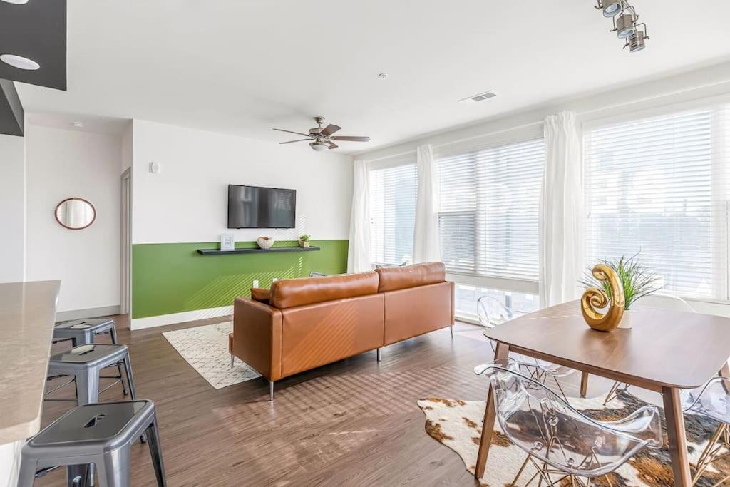 Photo of Livingroom in Oakland