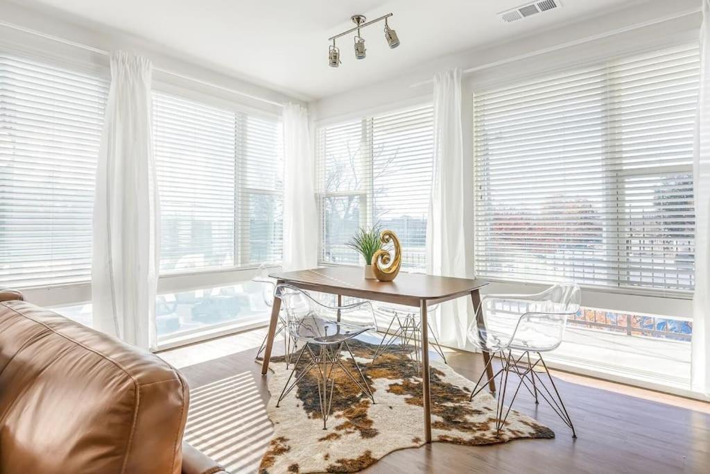 Photo of Livingroom in Oakland