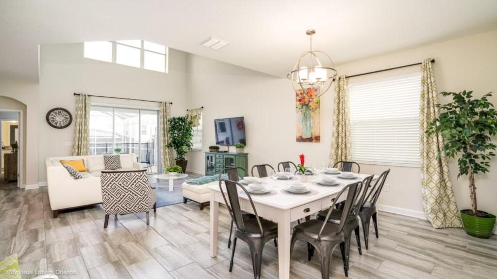 Photo of Livingroom in Davenport