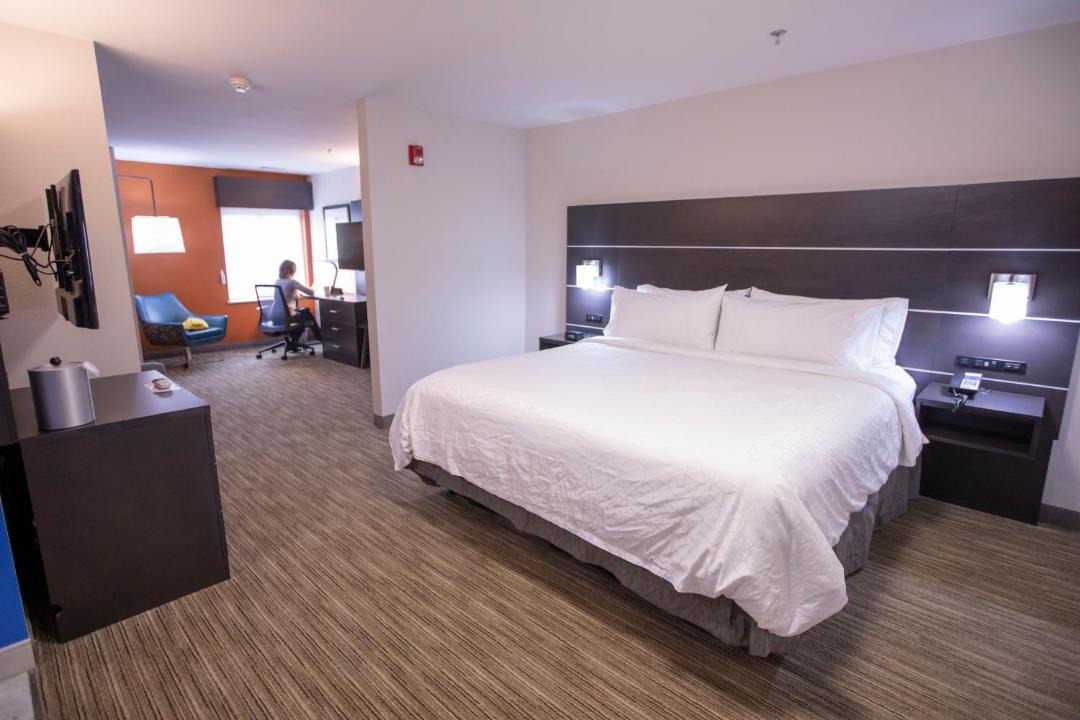 Photo of Bedroom in Locust Grove