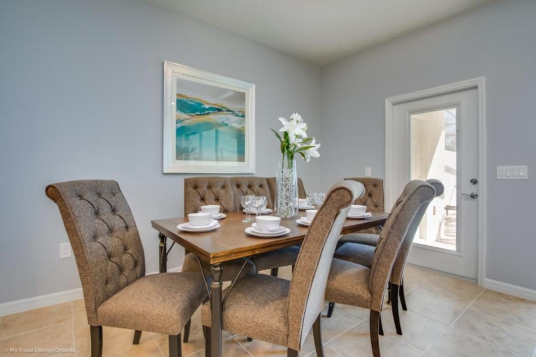 Photo of Livingroom in Four Corners
