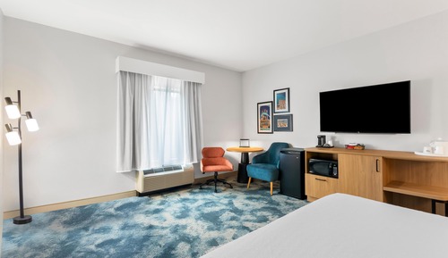 Room, 1 King Bed, Refrigerator & Microwave