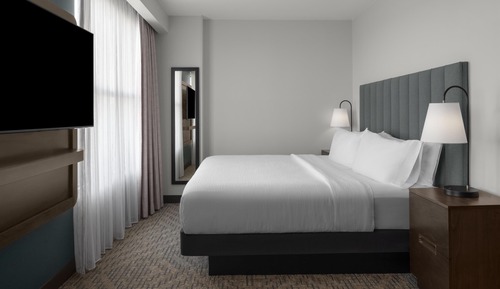 Suite, 1 King Bed, Accessible, Non Smoking (Hearing Impaired)