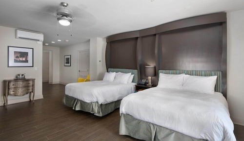 2 Queen Beds