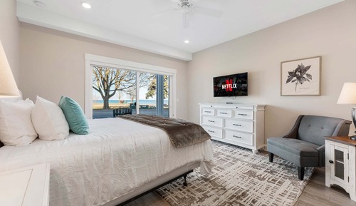 Ground Floor Two-Bedroom Walk-Out Residence with Bay Views (Self Check-in)