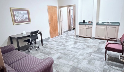 1 King Bed, 1 Room Suite with Spa Bath