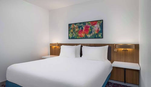 Deluxe Room, 1 King Bed