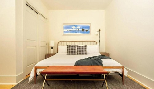 Guest Room, King Bed with Shared Kitchen