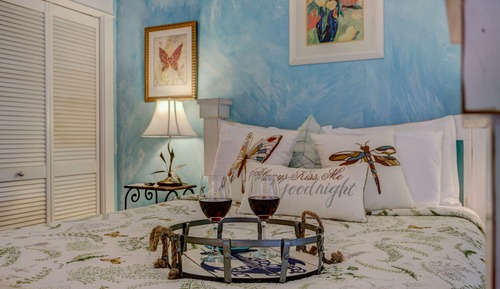 Deluxe Room, 1 King Bed, Jetted Tub (No pets allowed)