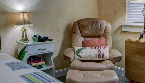 Deluxe Room, 1 Queen Bed, Jetted Tub (No pets allowed)