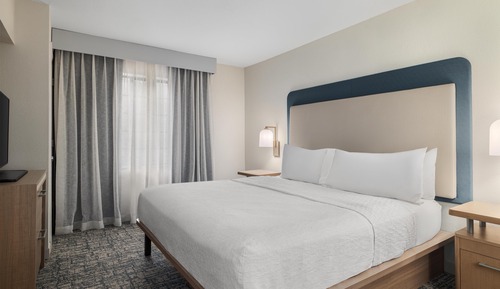 Suite, 1 King Bed, Accessible, Bathtub