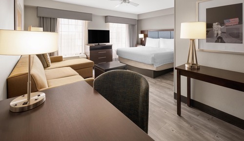 Studio, 1 King Bed, Accessible (Mobility & Hearing, Roll-in Shower)