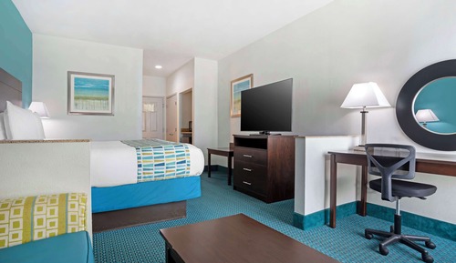 Standard Room, 1 King Bed, Non Smoking, Refrigerator & Microwave (with Sofabed)