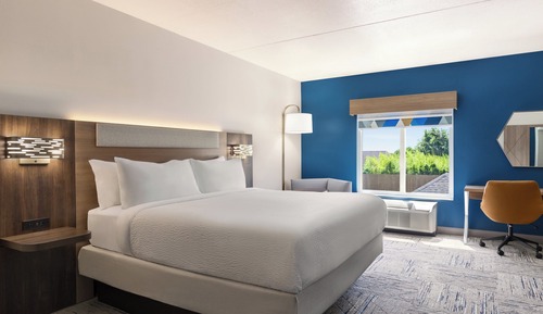 Standard Room, 1 King Bed, Accessible Bathtub, Non Smoking (Communications)