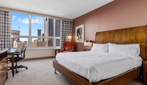 Room, 1 King Bed, Accessible (Roll-In Shower), City View