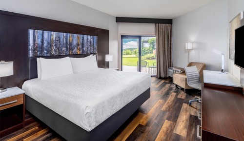Standard Room, 1 King Bed, Accessible, Balcony