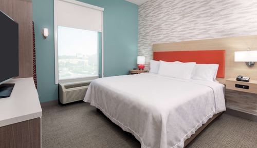 Suite, 1 King Bed, Accessible (Hearing)
