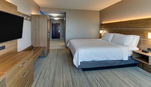 Standard Room, 1 King Bed, Roll-in Shower (Communications Accessible)