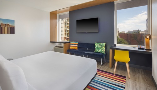 Room, 1 King Bed, Roll-in Shower
