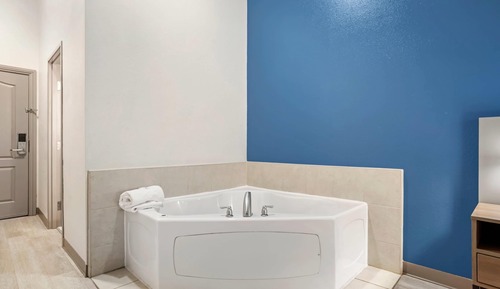 Suite, 1 King Bed, Non Smoking, Jetted Tub (In Room Whirlpool )