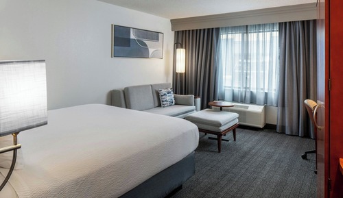 Room, 1 King Bed, Hearing Accessible (Roll-in Shower & Transfer Shower)