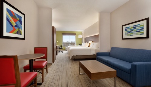 Suite, 2 Queen Beds (Living Area)