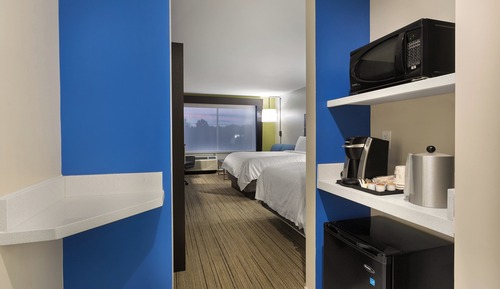 Suite, 2 Queen Beds (Living Area)