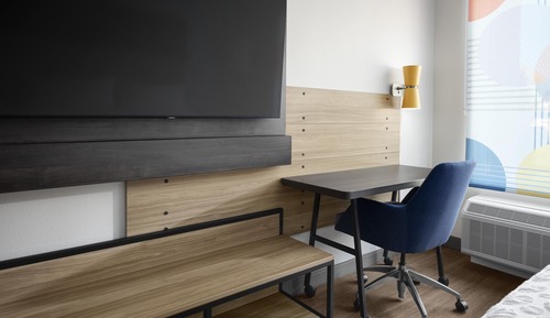 Room, 1 King Bed, Accessible (Roll-In Shower)