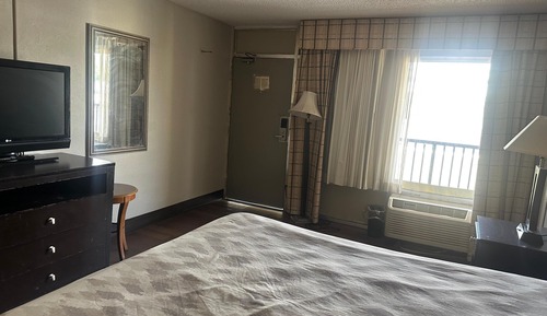 Room, 1 King Bed, Smoking