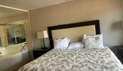 Room, 1 King Bed, Non Smoking, Jetted Tub
