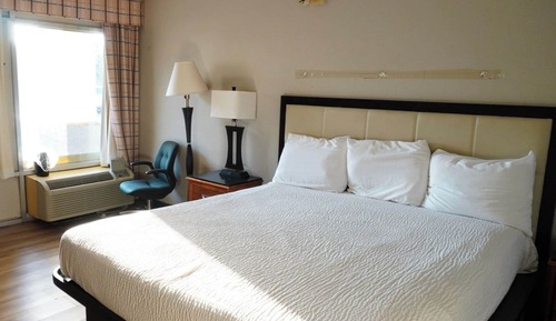 Premium King Bed, Accessible