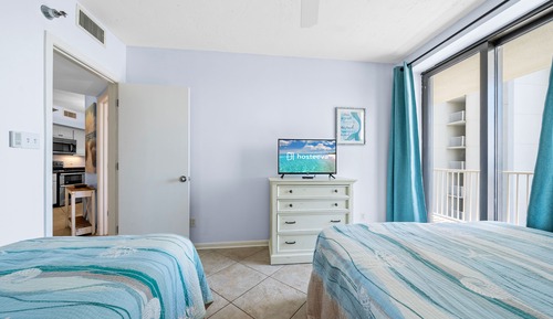 Executive Condo, 3 Bedrooms, Balcony, Beachfront