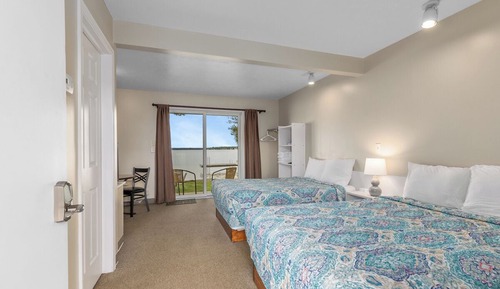 Comfort Room, 2 Double Beds, Lake View
