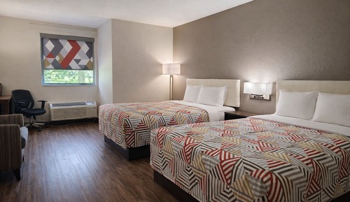 2 Queen Beds | Smoking