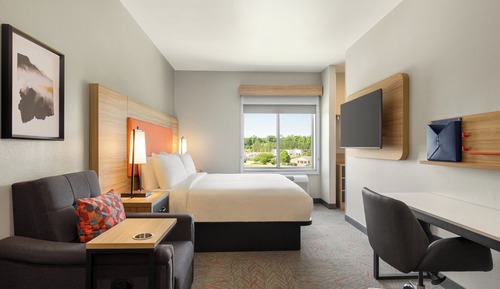 Studio Suite, 1 King Bed, Roll-in Shower (Mobility Accessible)