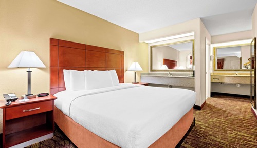 Standard Room, 1 King Bed, Smoking, Refrigerator & Microwave