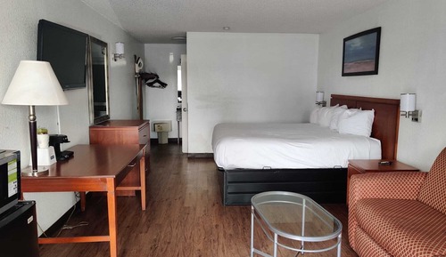 Studio Suite, 1 King Bed, Non Smoking