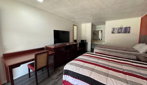 Room (2 King Beds)