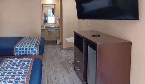 Room, 2 Queen Beds, Accessible, Smoking