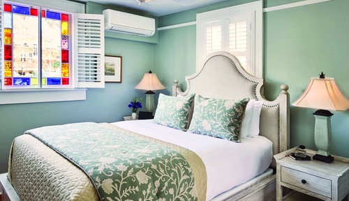Deluxe Suite, 1 Queen Bed with Sofa bed
