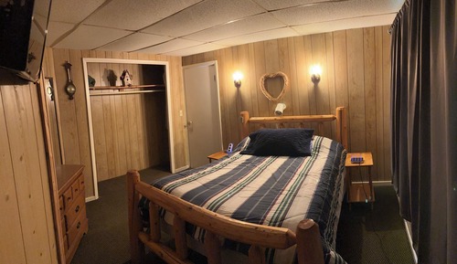 Deluxe Cabin, 2 Bedrooms, Kitchen (Cabin #3)