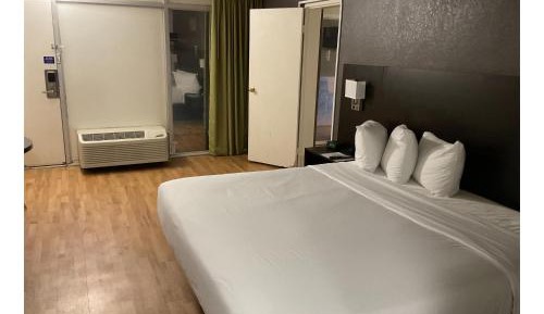 King Room with Spa Bath